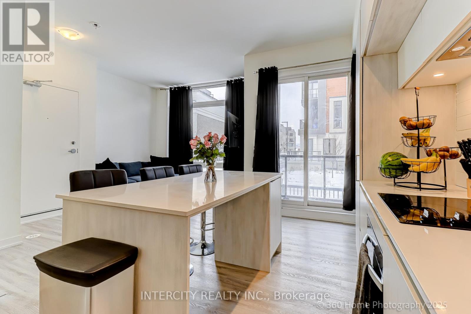 1504 - 11 David Eyer Road, Richmond Hill, Ontario  L4S 0N3 - Photo 9 - N12777446