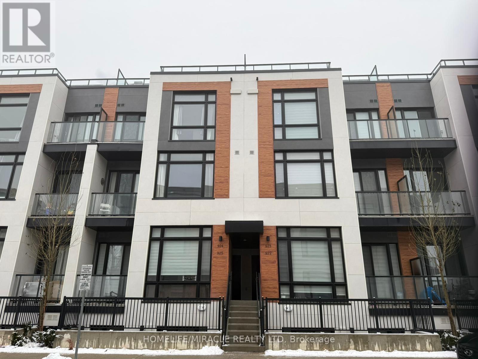 924 - 2 STECKLEY HOUSE LANE, richmond hill, Ontario