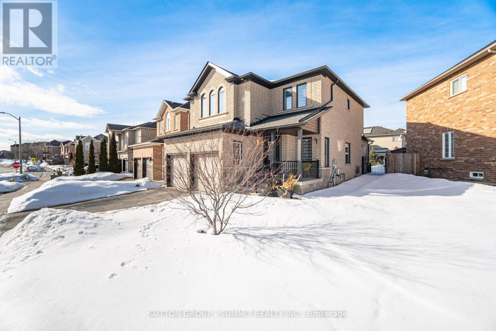 72 Ravineview Drive, Vaughan, Ontario  L6A 3T6 - Photo 2 - N12846568