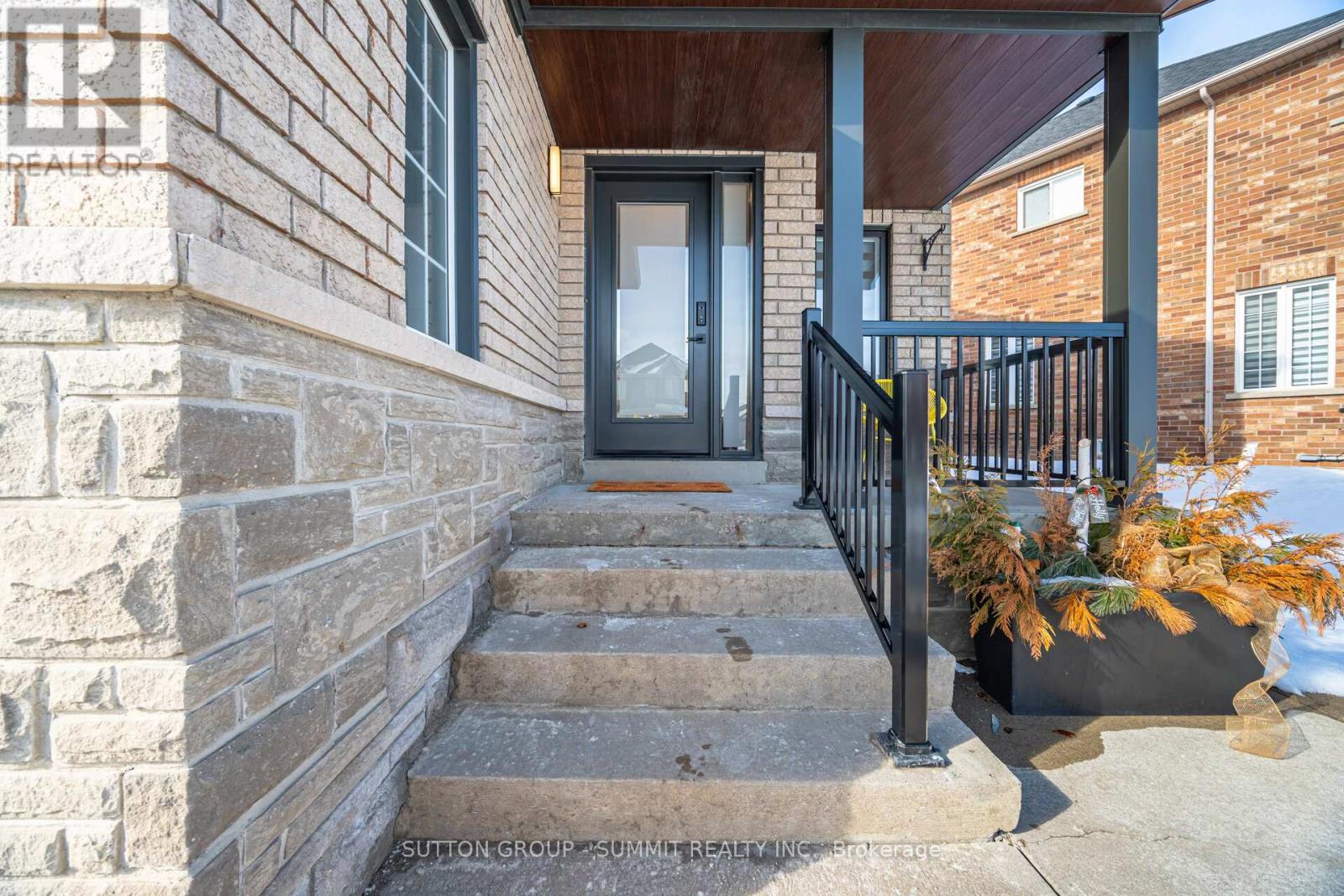 72 Ravineview Drive, Vaughan, Ontario  L6A 3T6 - Photo 3 - N12846568