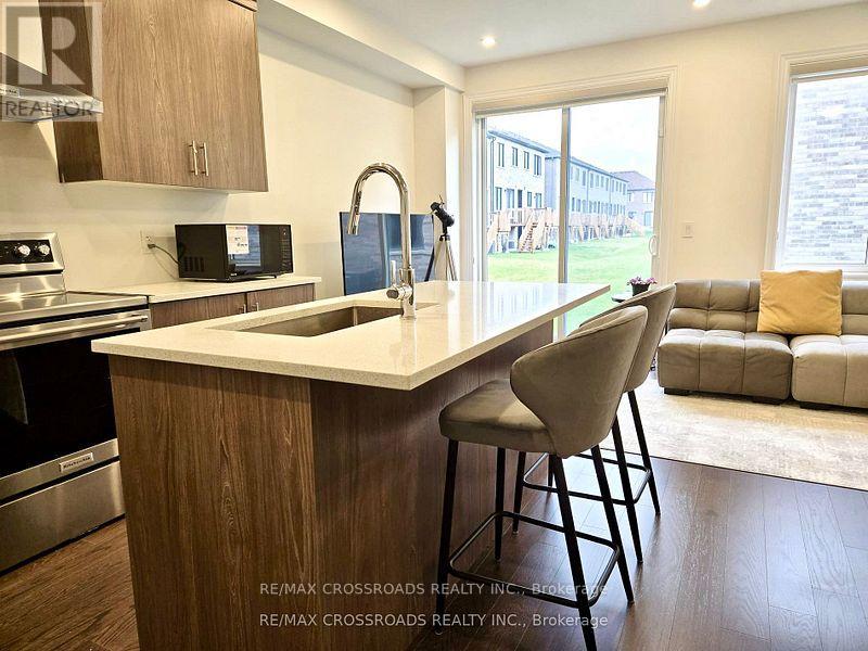 12 Schmeltzer Crescent, Richmond Hill, Ontario  L4E 1A2 - Photo 4 - N12849164