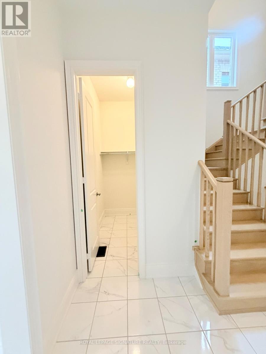 8 Art Leech Drive, Richmond Hill, Ontario  L4E 3R9 - Photo 9 - N12874804