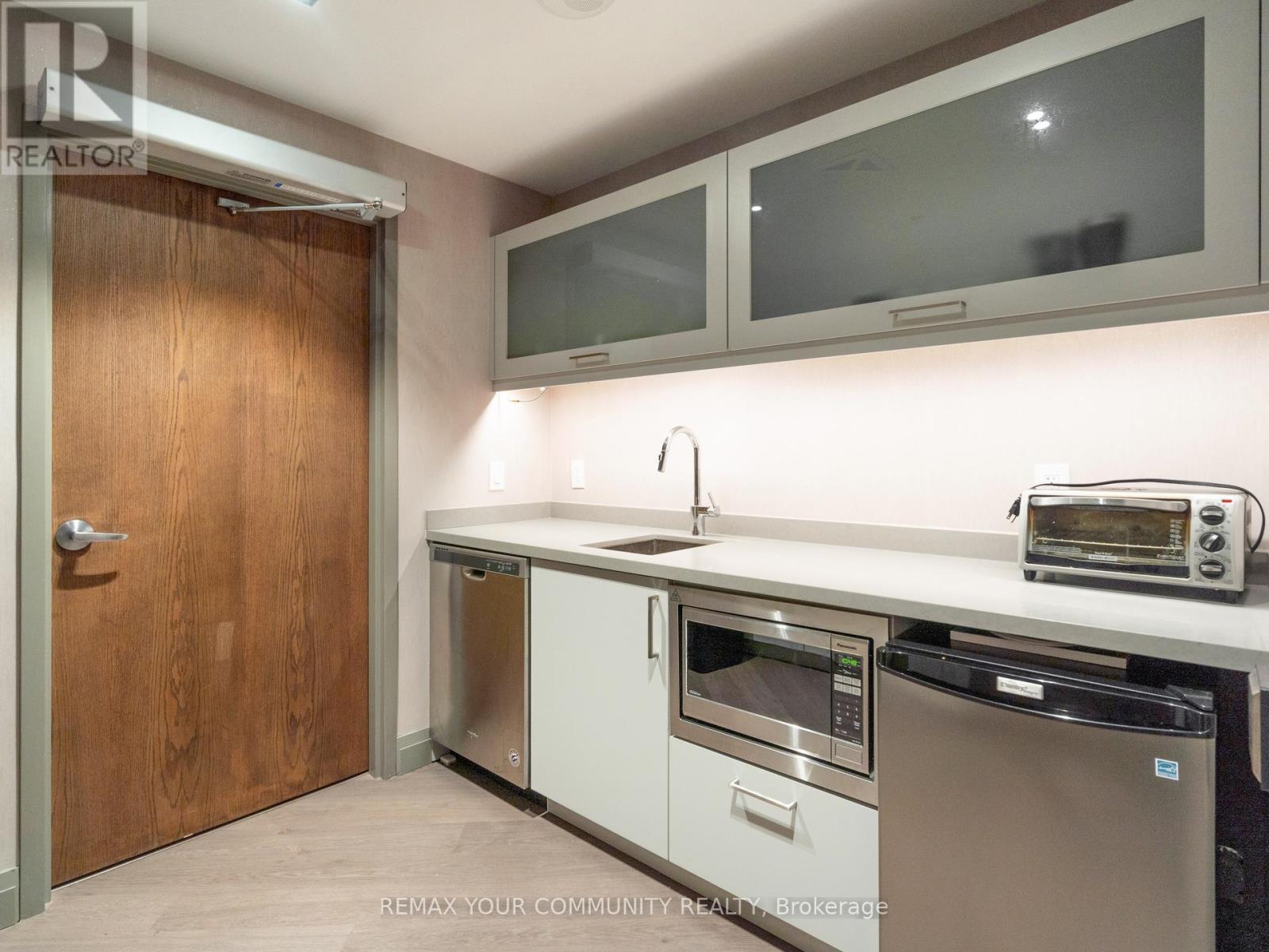 1012 - 99 Eagle Rock Way, Vaughan, Ontario  L6A 5A7 - Photo 46 - N12886104