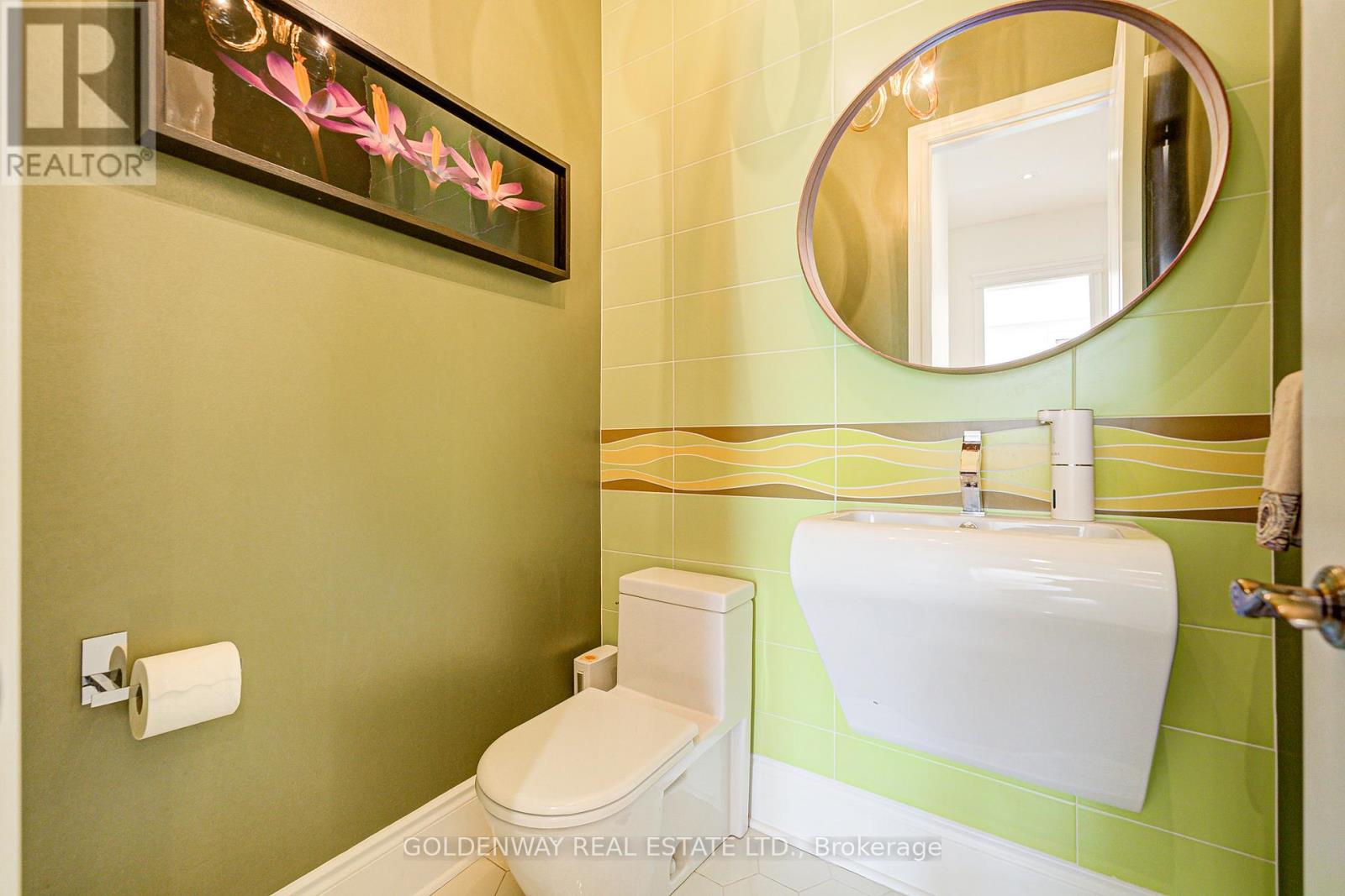 229 Hunterwood Chase, Vaughan, Ontario  L6A 4R2 - Photo 19 - N12886244