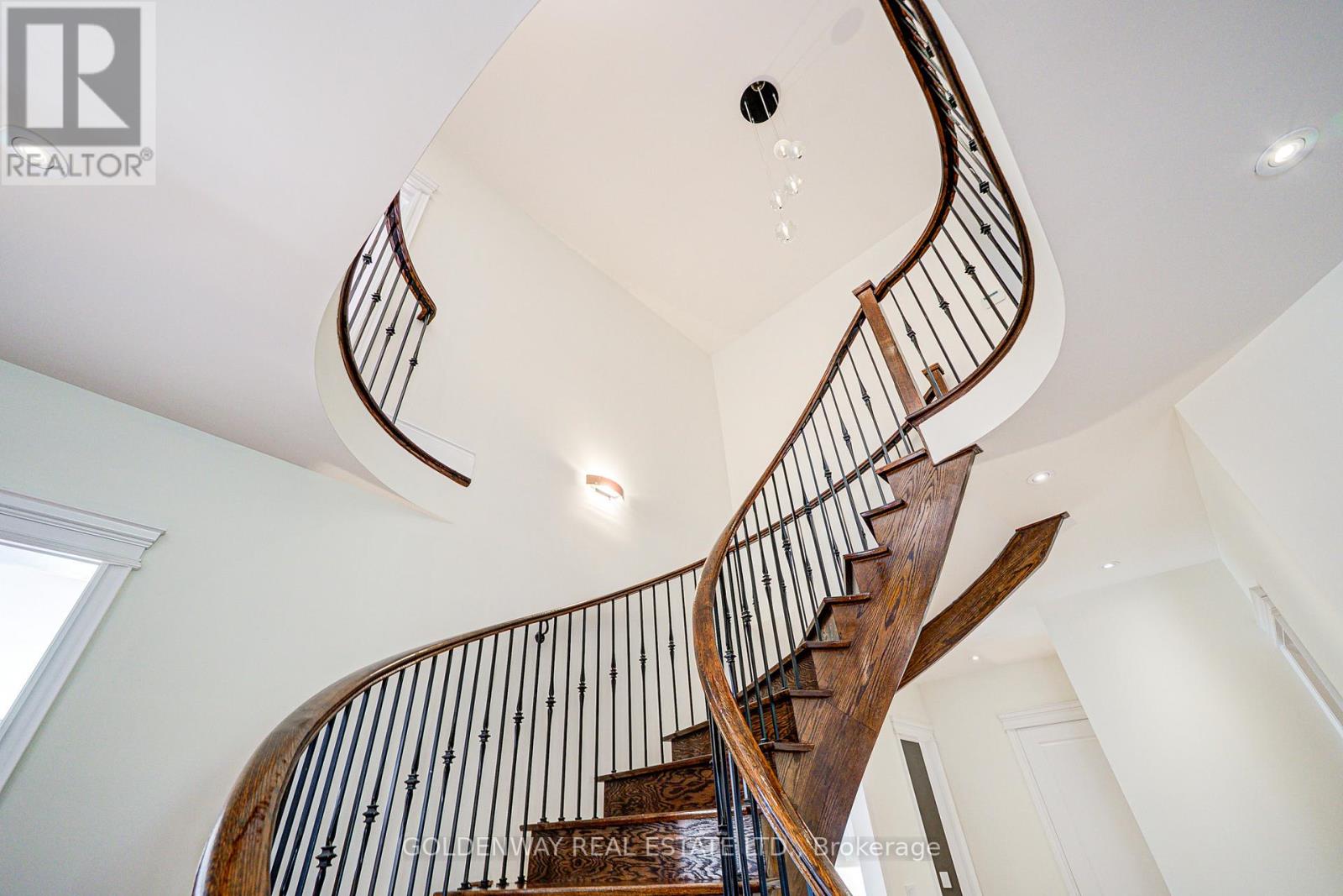 229 Hunterwood Chase, Vaughan, Ontario  L6A 4R2 - Photo 23 - N12886244