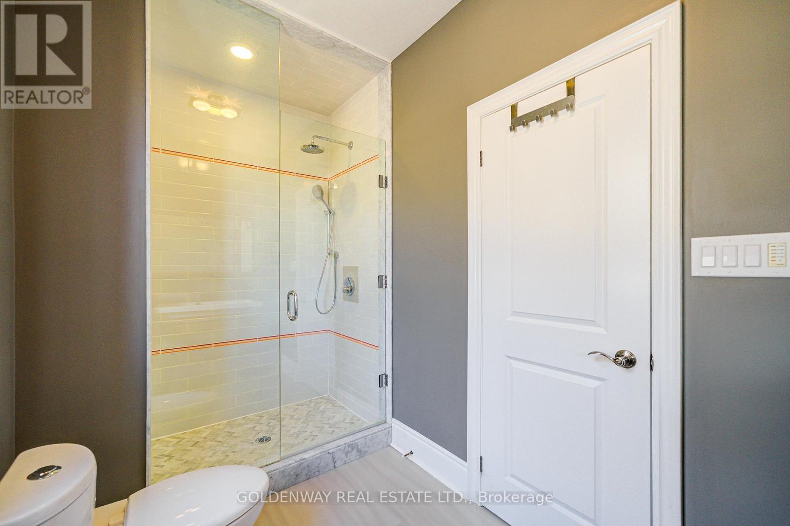 229 Hunterwood Chase, Vaughan, Ontario  L6A 4R2 - Photo 31 - N12886244