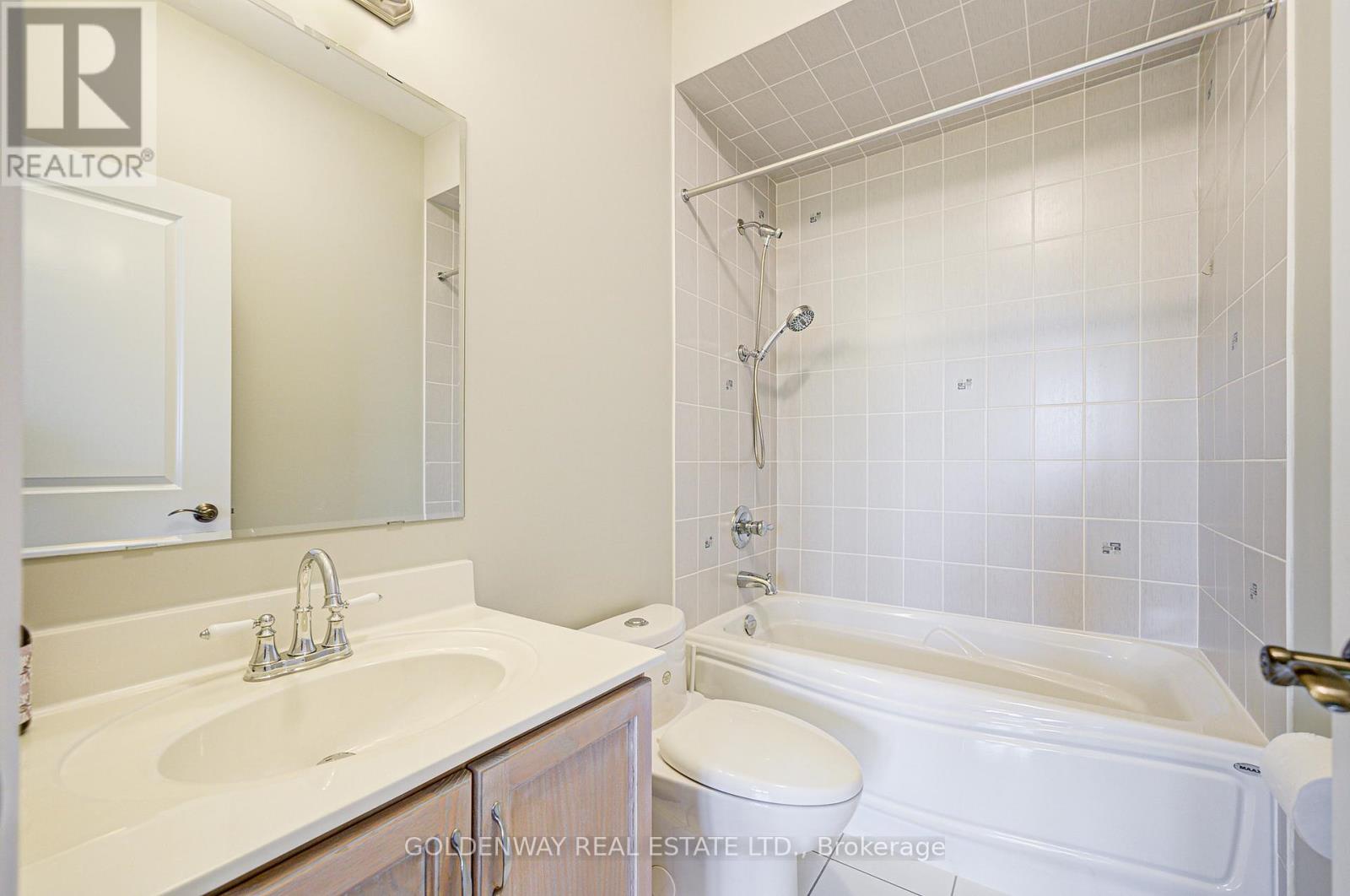 229 Hunterwood Chase, Vaughan, Ontario  L6A 4R2 - Photo 35 - N12886244