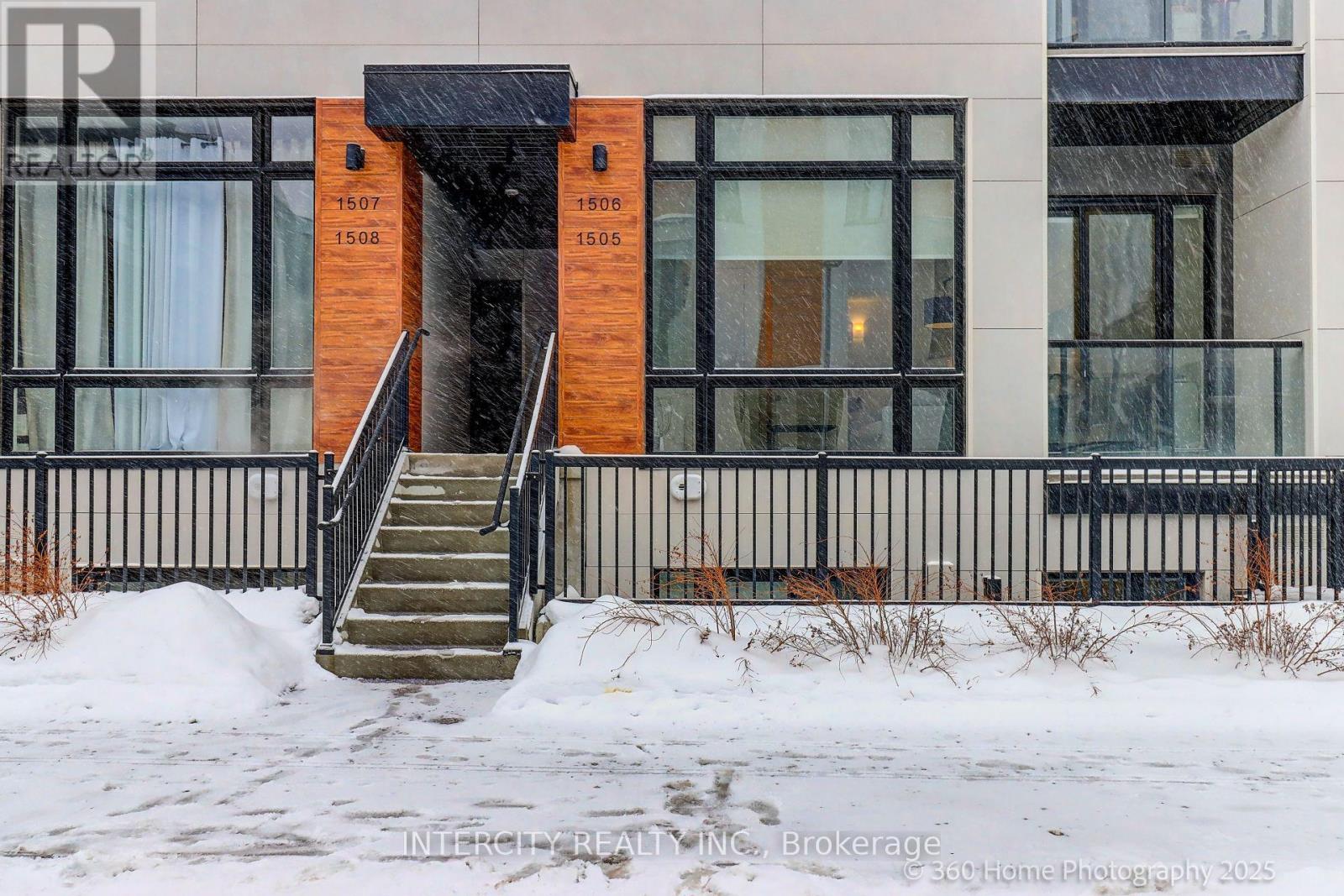 1505 - 11 David Eyer Road, Richmond Hill, Ontario  L4S 1M4 - Photo 2 - N12916942