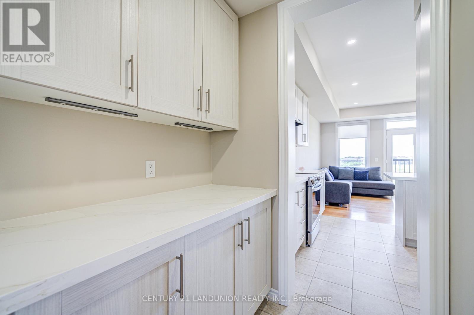 65 Puisaya Drive, Richmond Hill, Ontario  L4E 1L2 - Photo 10 - N12917056