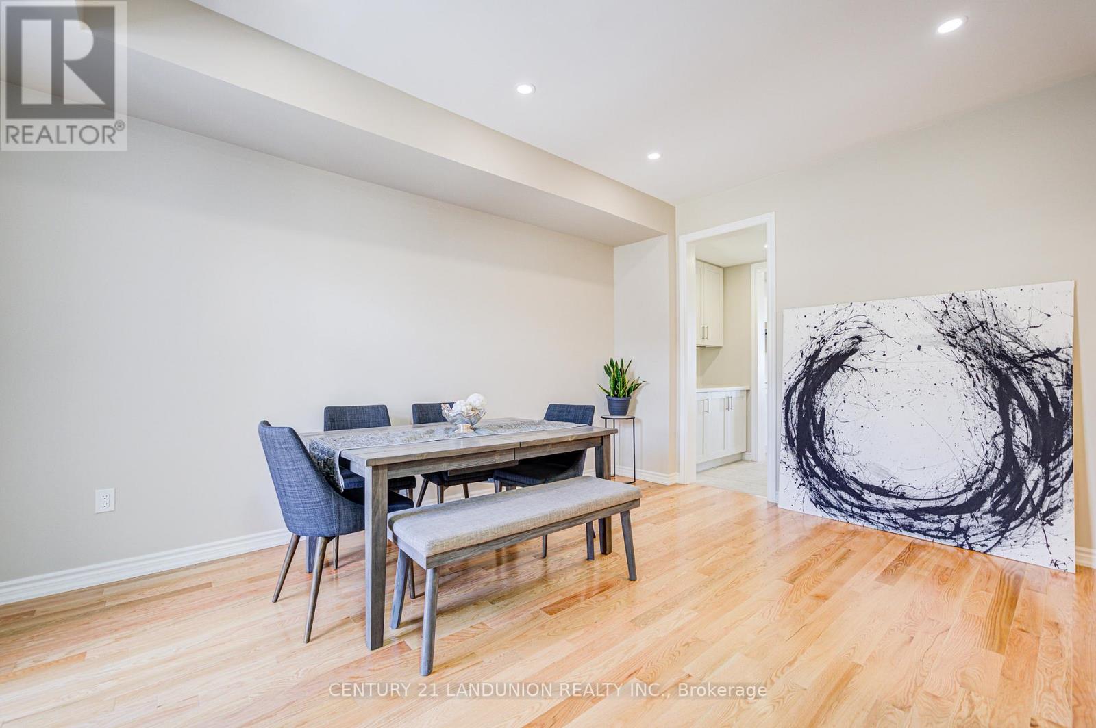 65 Puisaya Drive, Richmond Hill, Ontario  L4E 1L2 - Photo 11 - N12917056