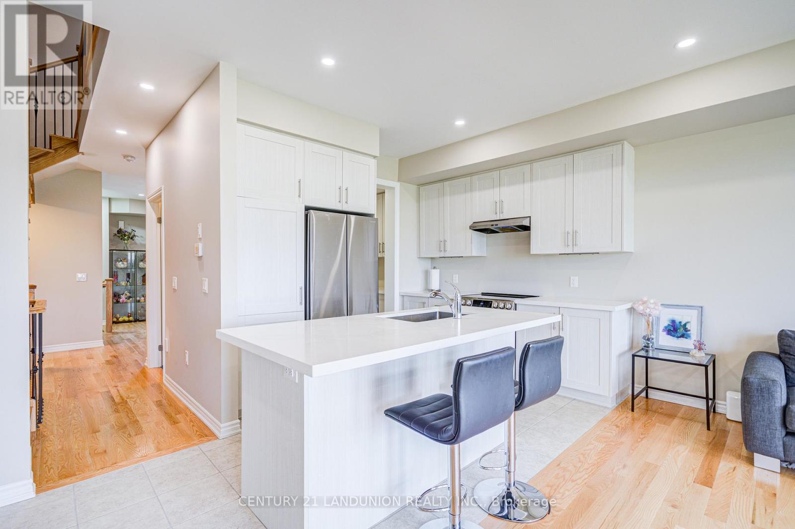 65 Puisaya Drive, Richmond Hill, Ontario  L4E 1L2 - Photo 7 - N12917056