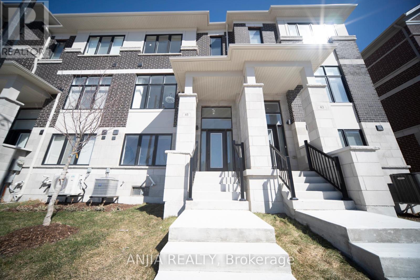 45 Kahshe Lane W, Richmond Hill, Ontario  L4S 0N9 - Photo 3 - N12940984