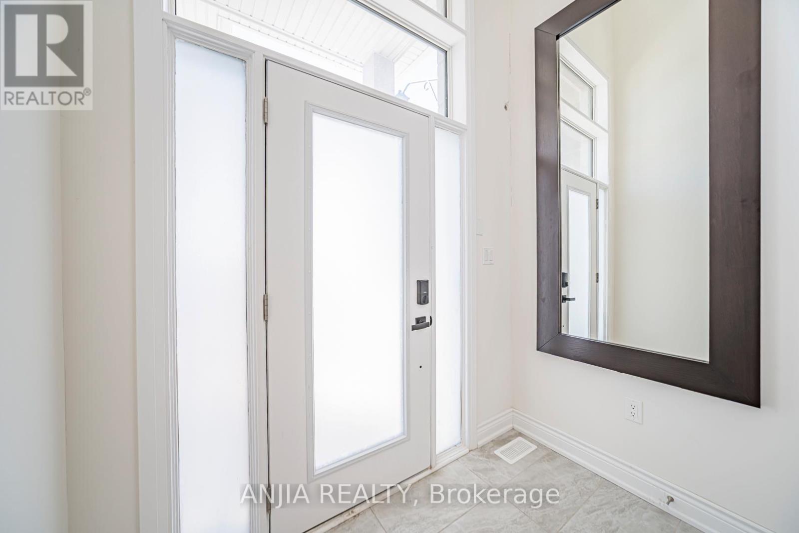 45 Kahshe Lane W, Richmond Hill, Ontario  L4S 0N9 - Photo 5 - N12940984