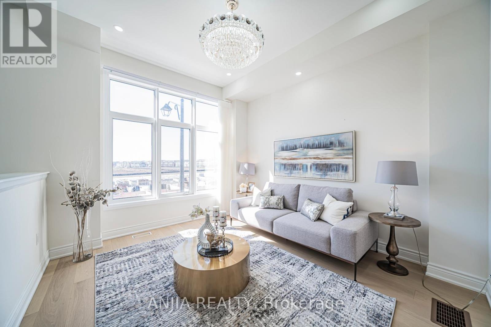 45 Kahshe Lane W, Richmond Hill, Ontario  L4S 0N9 - Photo 6 - N12940984