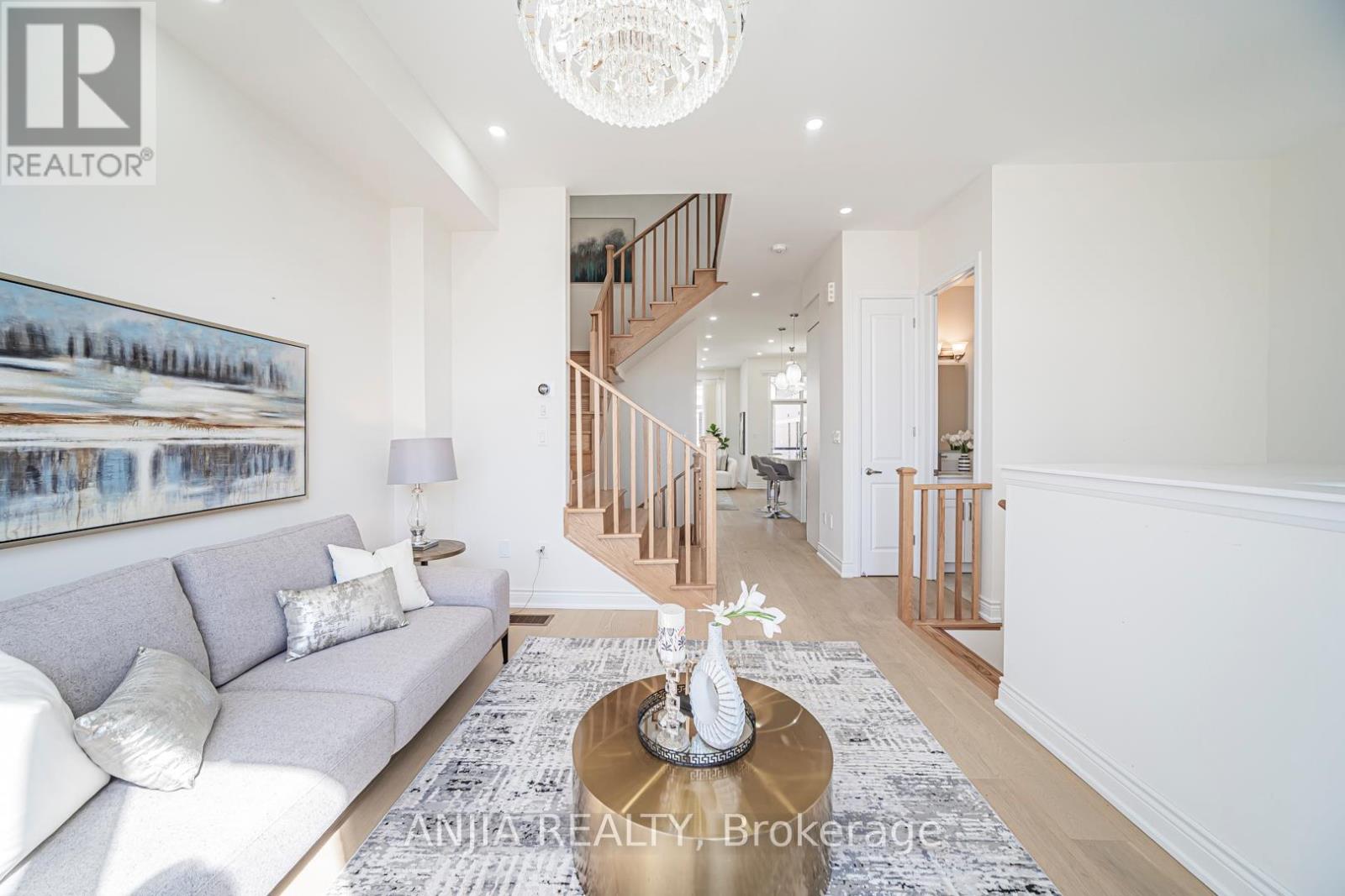 45 Kahshe Lane W, Richmond Hill, Ontario  L4S 0N9 - Photo 7 - N12940984