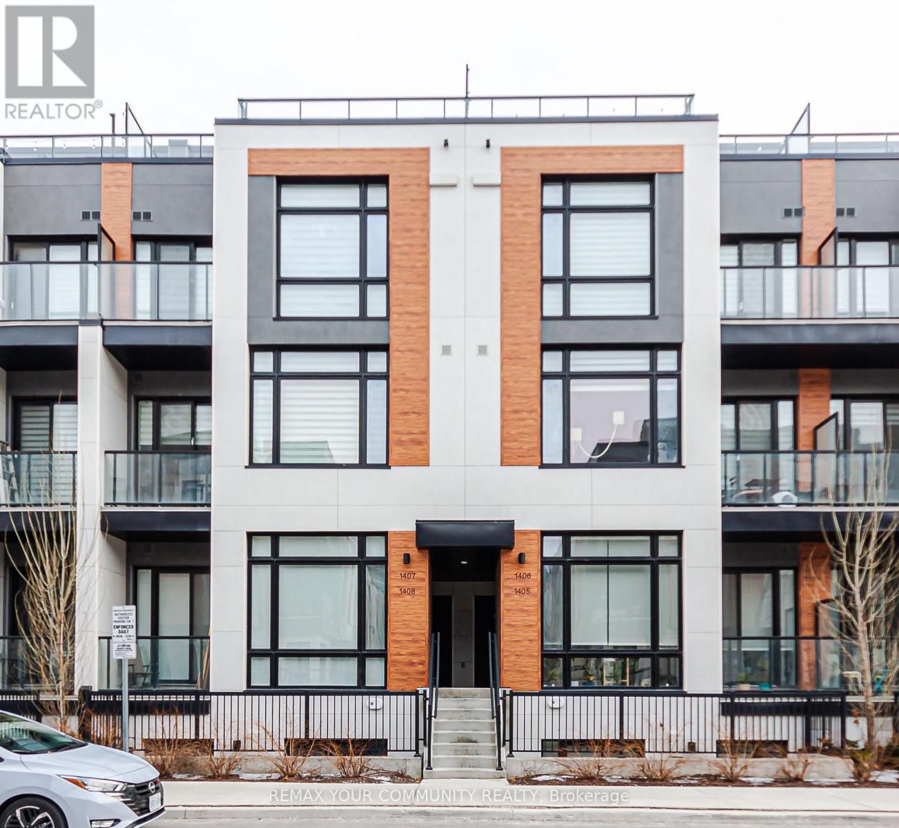 1406 - 15 David Eyer Road W, Richmond Hill, Ontario  L4S 0N2 - Photo 2 - N12946112