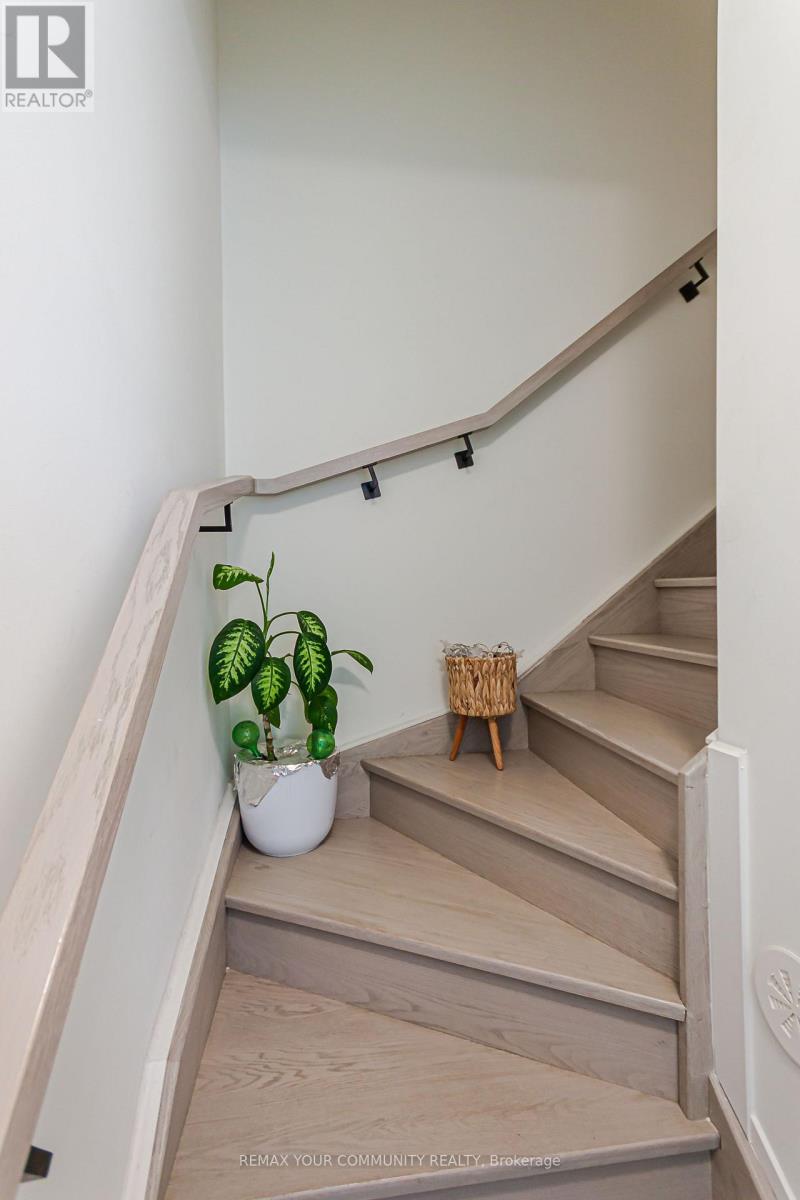 1406 - 15 David Eyer Road W, Richmond Hill, Ontario  L4S 0N2 - Photo 7 - N12946112